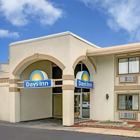 Days Inn By Wyndham Bloomington West Εξωτερικό φωτογραφία