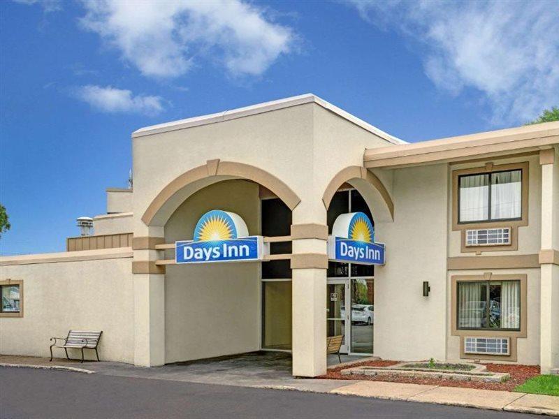 Days Inn By Wyndham Bloomington West Εξωτερικό φωτογραφία