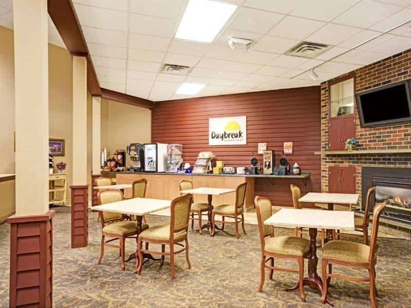 Days Inn By Wyndham Bloomington West Εξωτερικό φωτογραφία