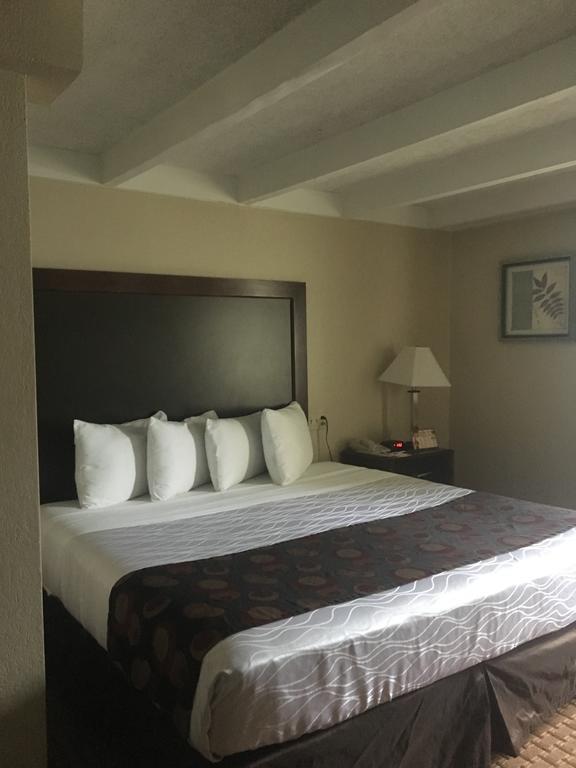 Days Inn By Wyndham Bloomington West Εξωτερικό φωτογραφία