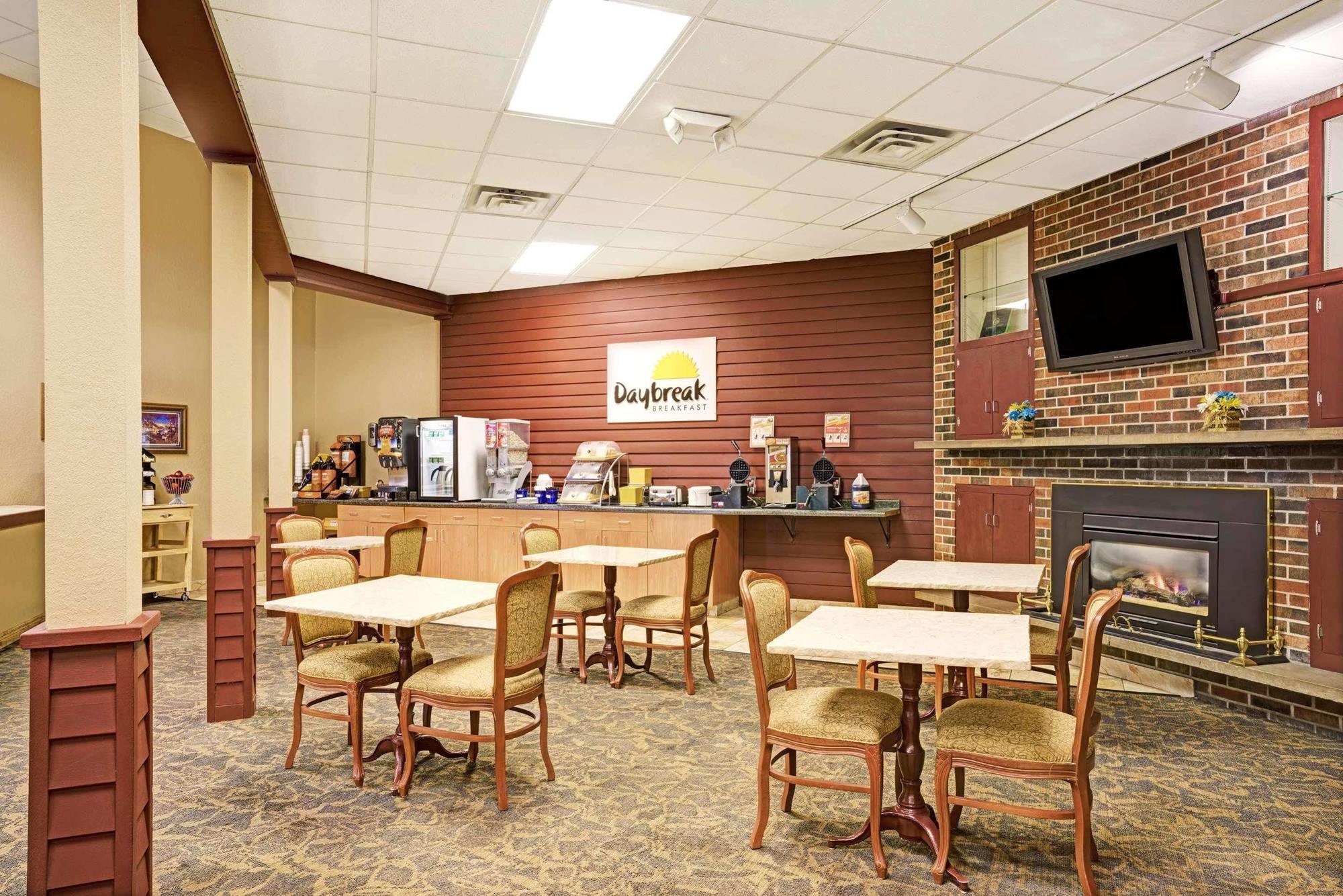 Days Inn By Wyndham Bloomington West Εξωτερικό φωτογραφία