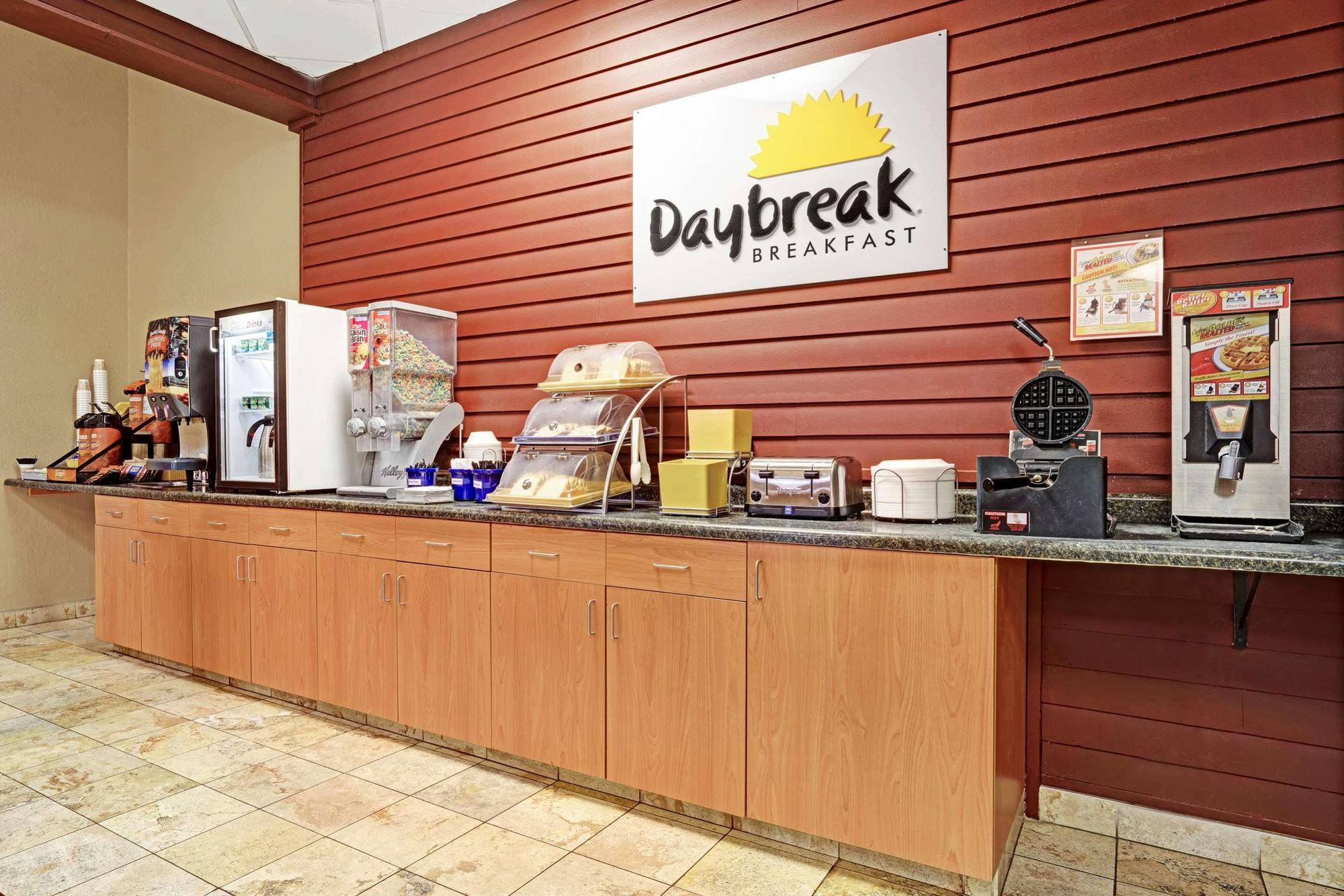 Days Inn By Wyndham Bloomington West Εξωτερικό φωτογραφία