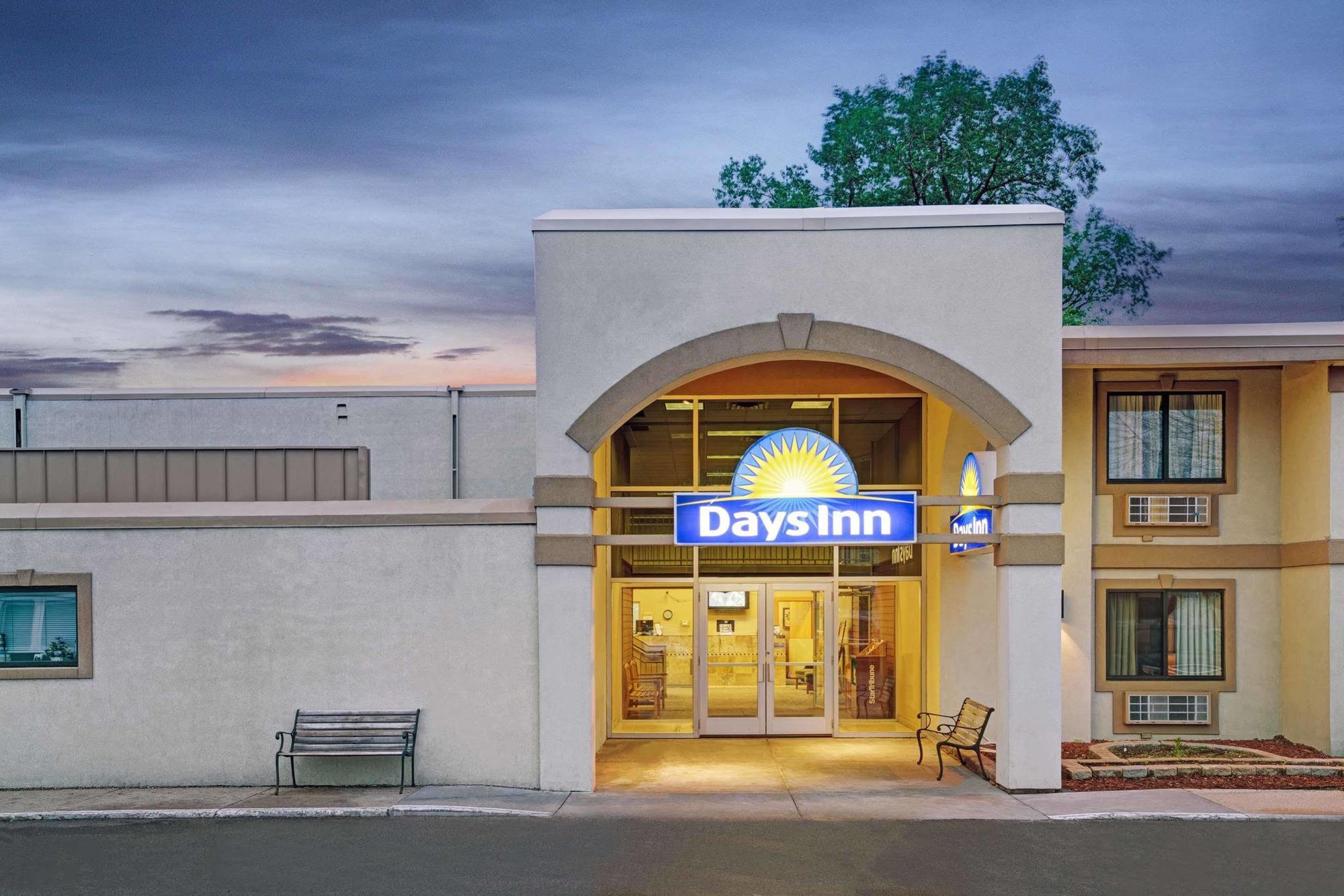 Days Inn By Wyndham Bloomington West Εξωτερικό φωτογραφία